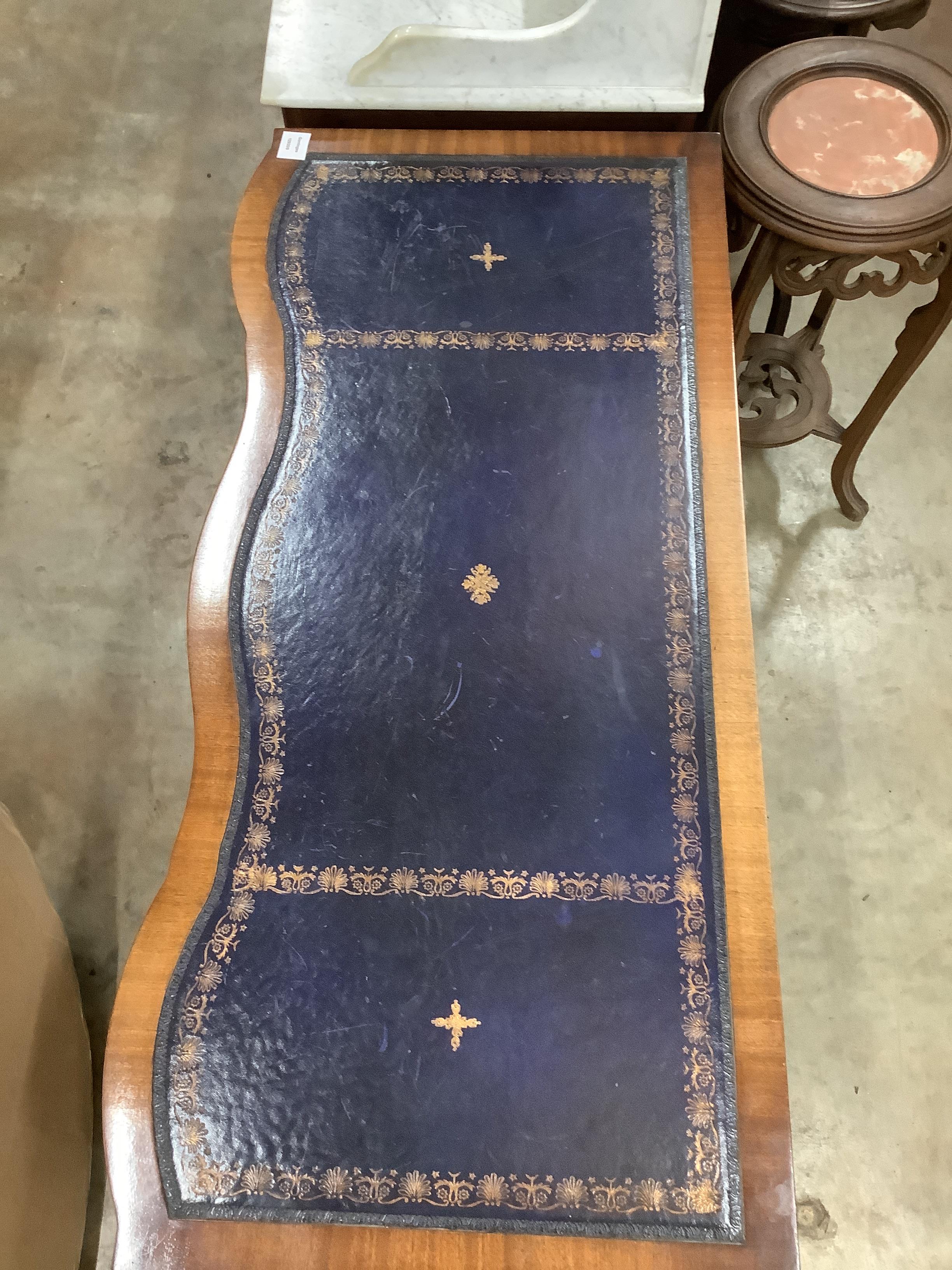 A reproduction George III style serpentine mahogany kneehole desk, width 115cm, depth 53cm height 76cm